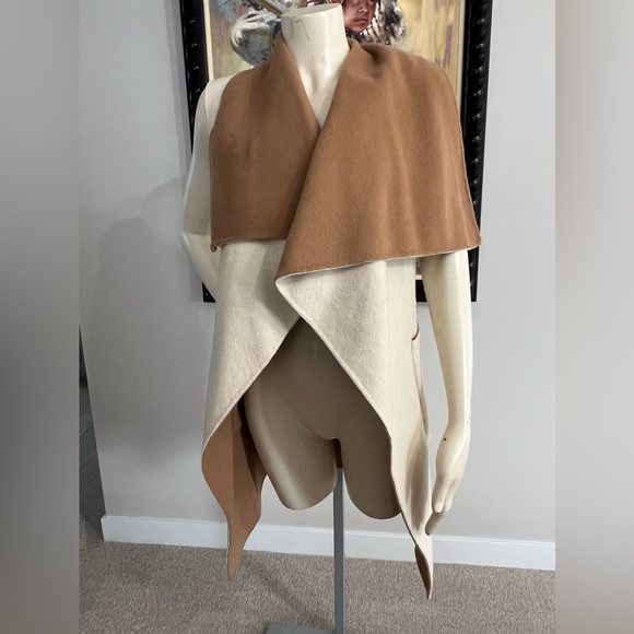 NEW BCBGMAXAZRIA Reversible Vest/Coat – Camel & Cream with Pockets - Picture 4 of 8